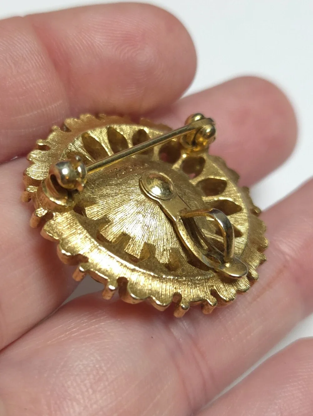 Vintage Avon 'Sun Brilliance' Green Crystal Gold Tone Brooch Pendant 1970s Avon
